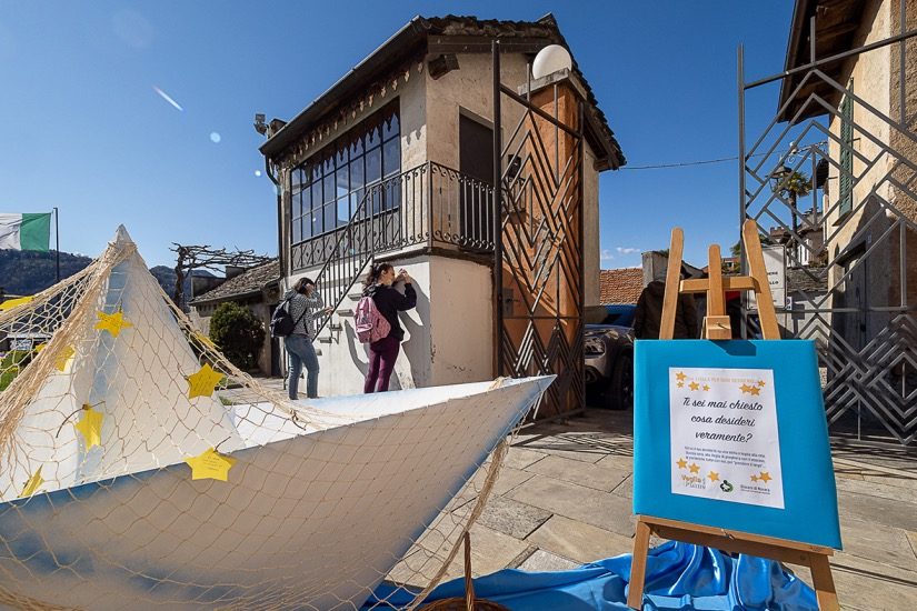 Veglia delle Palme 2022 con i giovani della diocesi di Novara e il vescovo Franco Giulio Brambilla al Sacro Monte di Orta.
