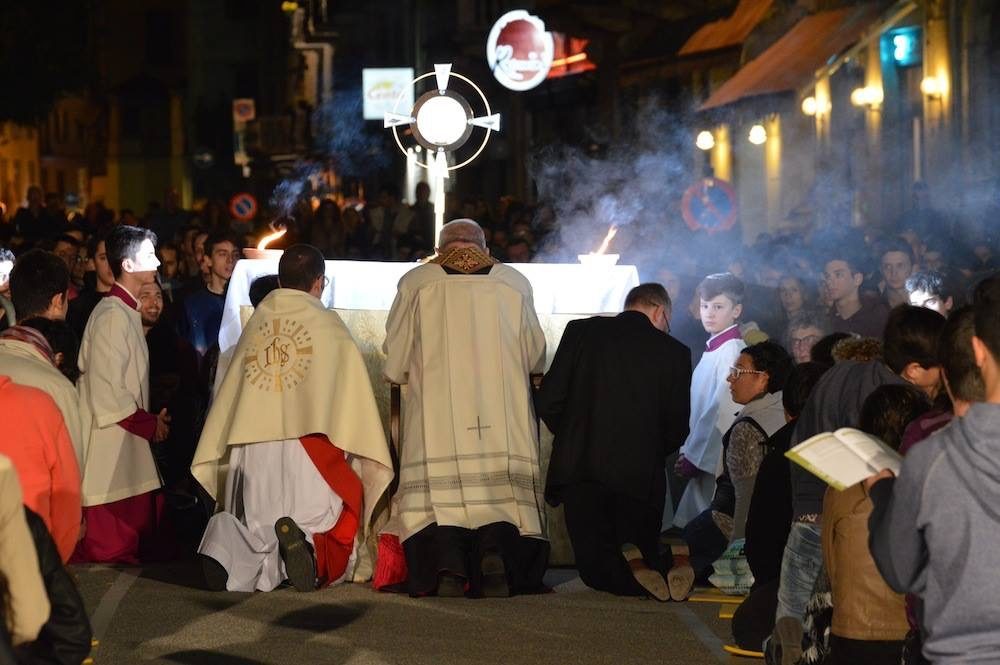 La Veglia delle Palme 2017 dei giovani con il vescovo Franco Giulio Brambilla a Domodossola