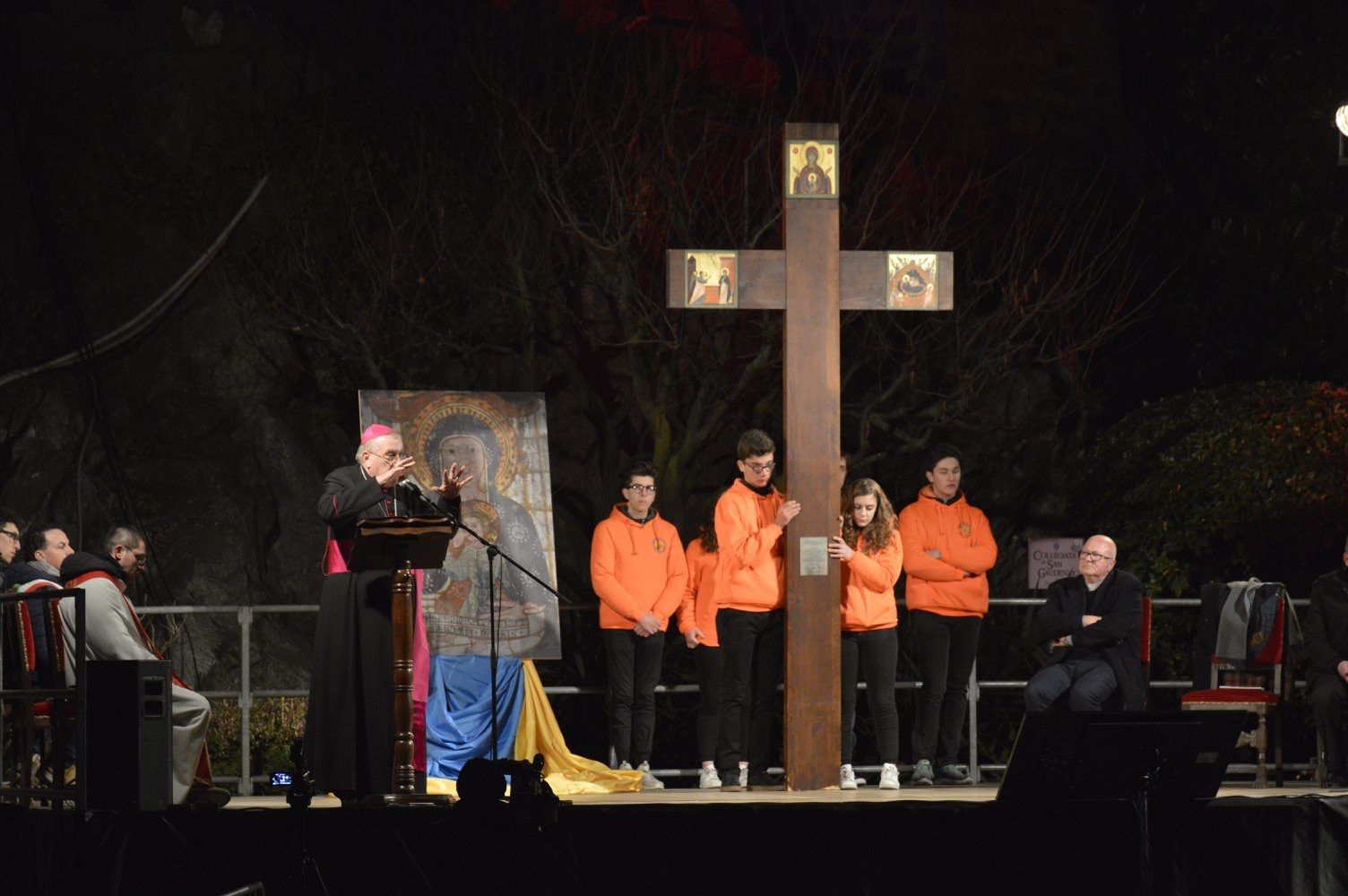 La veglia delle Palme 2018 con i giovani della diocesi e il vescovo Brambilla a Varallo