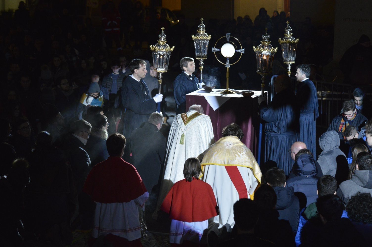 La veglia delle Palme 2018 con i giovani della diocesi e il vescovo Brambilla a Varallo