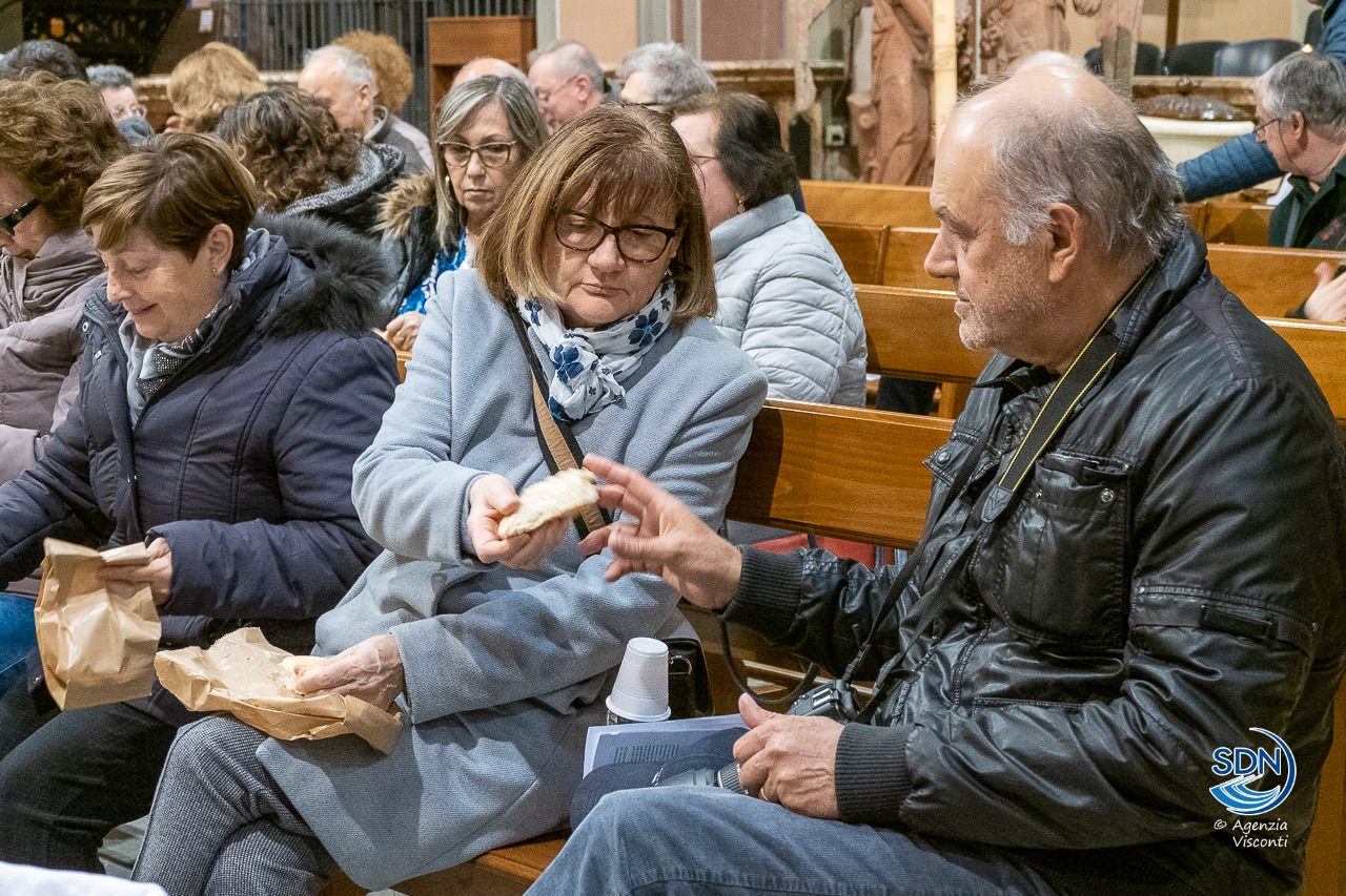 Un momento della cena di digiuno per la veglia dei missionari martiri che si è tenuta a Cerano il 24 marzo 2023