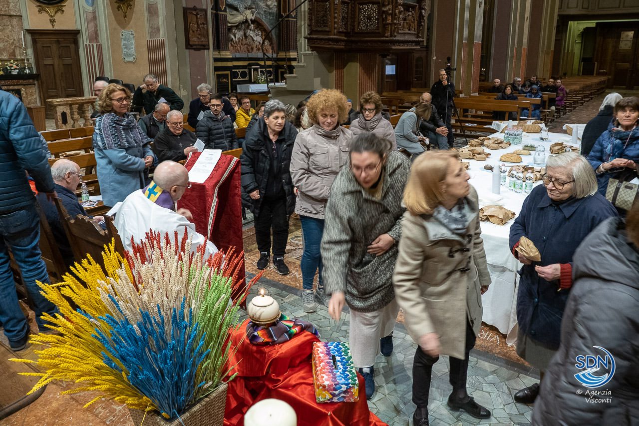 Un momento della cena di digiuno per la veglia dei missionari martiri che si è tenuta a Cerano il 24 marzo 2023