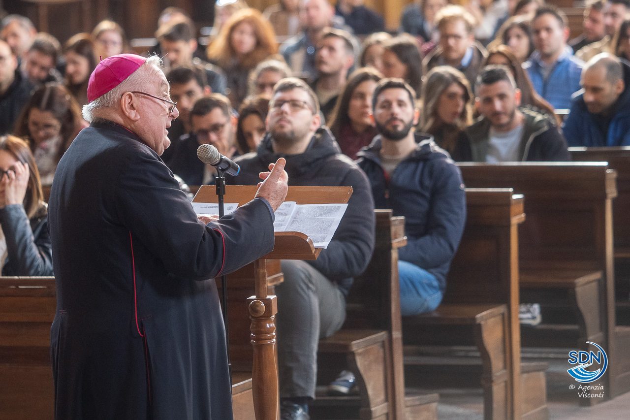 Incontro vescovo e fidanzati__AOM6615